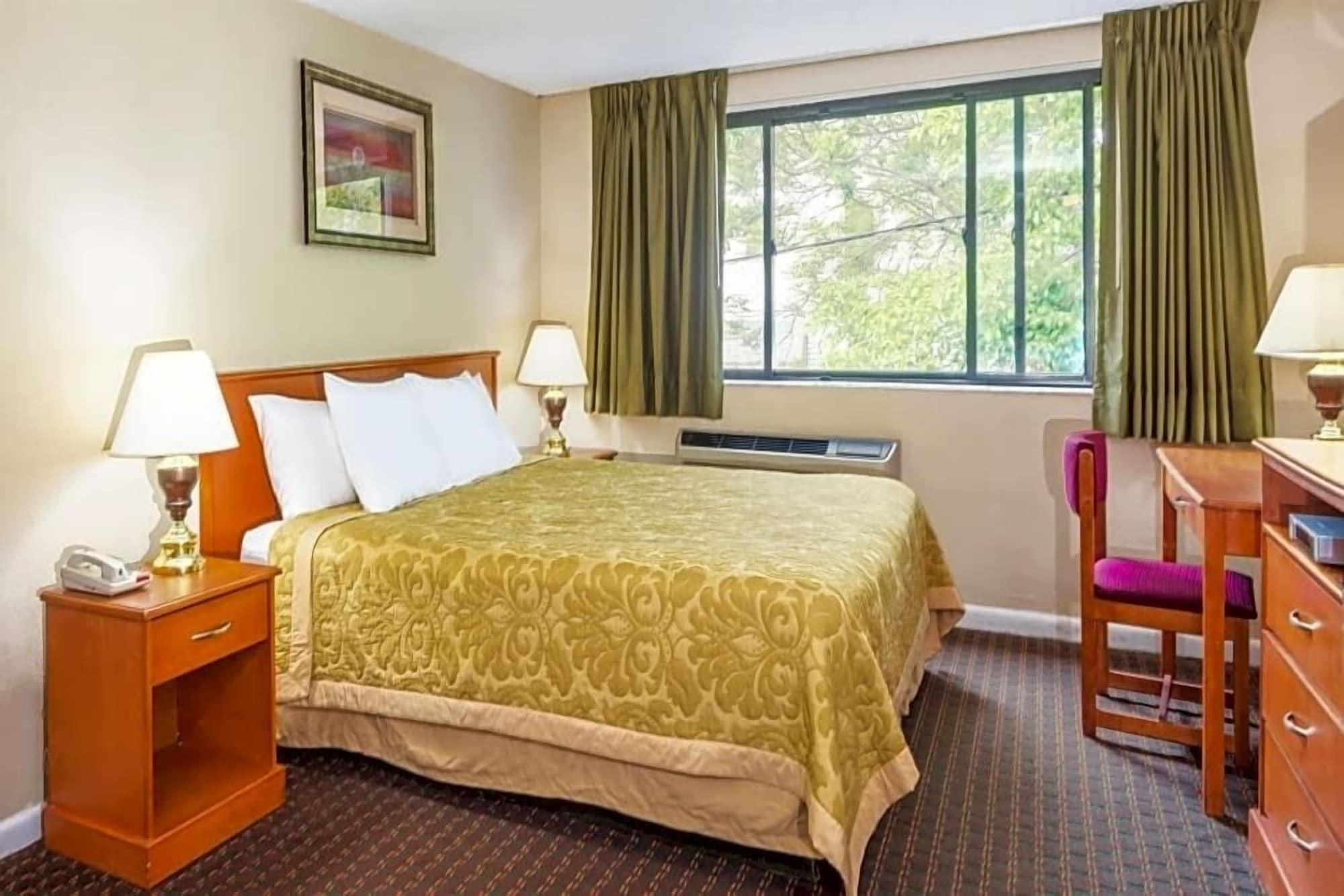 Super 8 By Wyndham Watertown/Cambridge/Boston Area Hotel Exterior photo