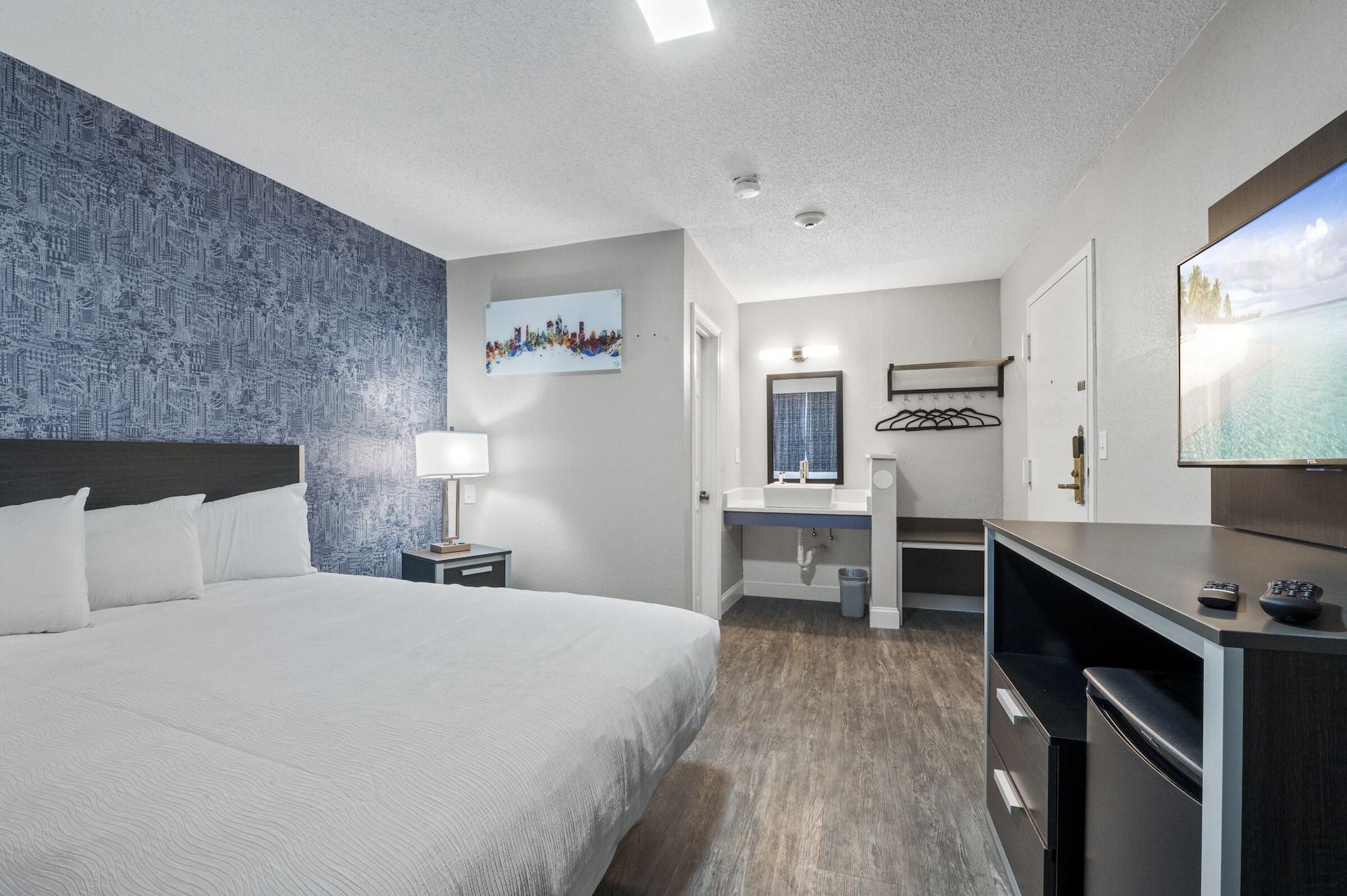 Super 8 By Wyndham Watertown/Cambridge/Boston Area Hotel Exterior photo