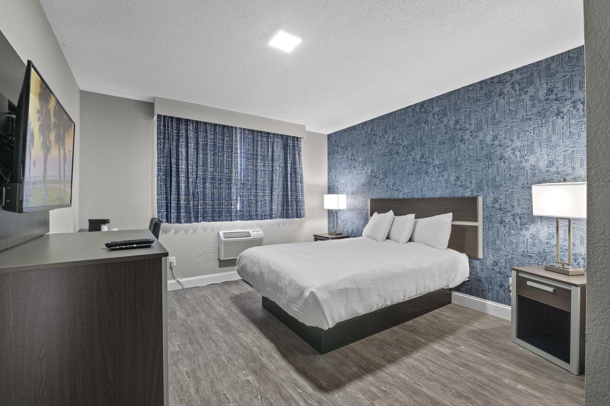 Super 8 By Wyndham Watertown/Cambridge/Boston Area Hotel Exterior photo
