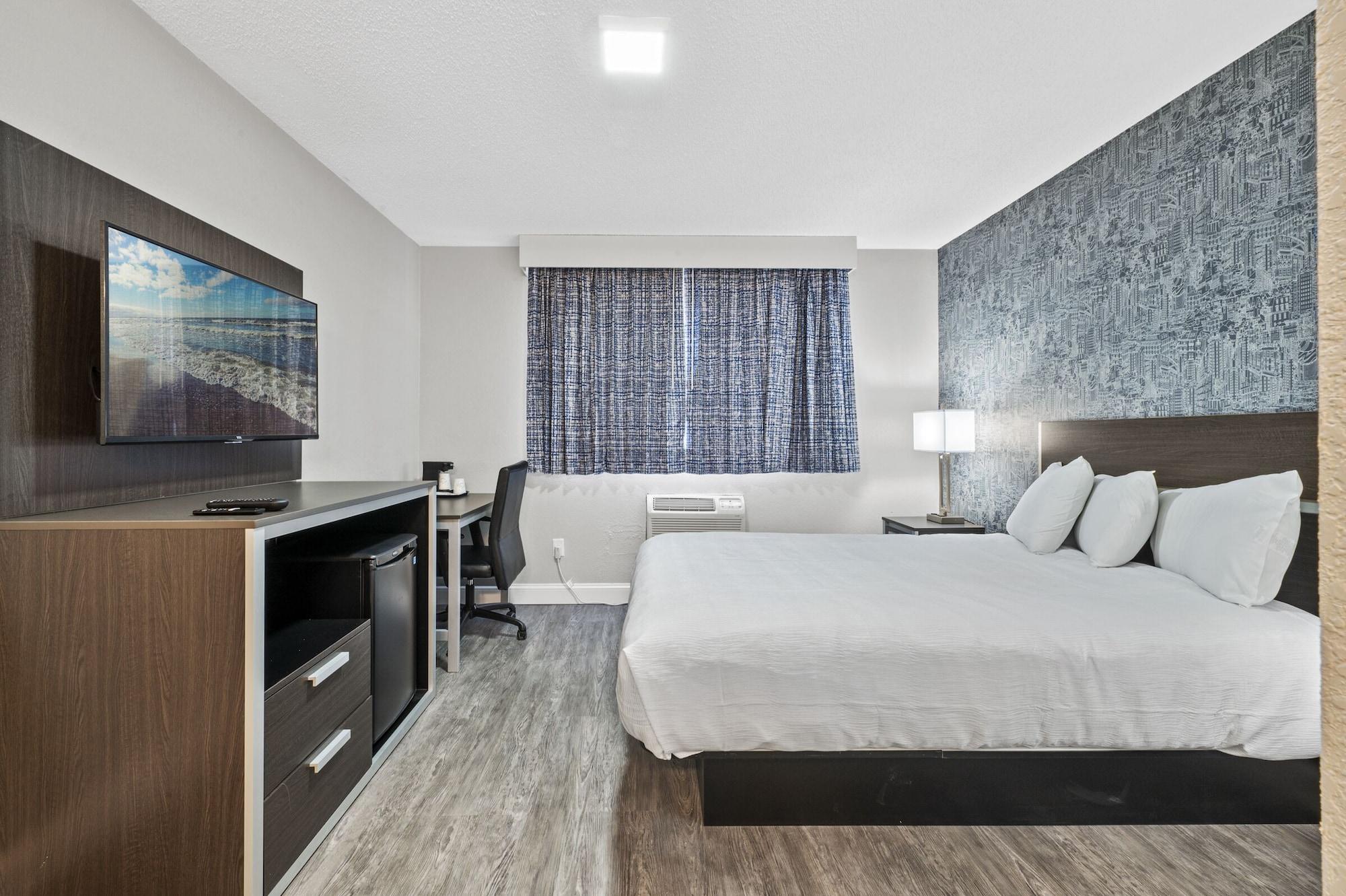 Super 8 By Wyndham Watertown/Cambridge/Boston Area Hotel Exterior photo